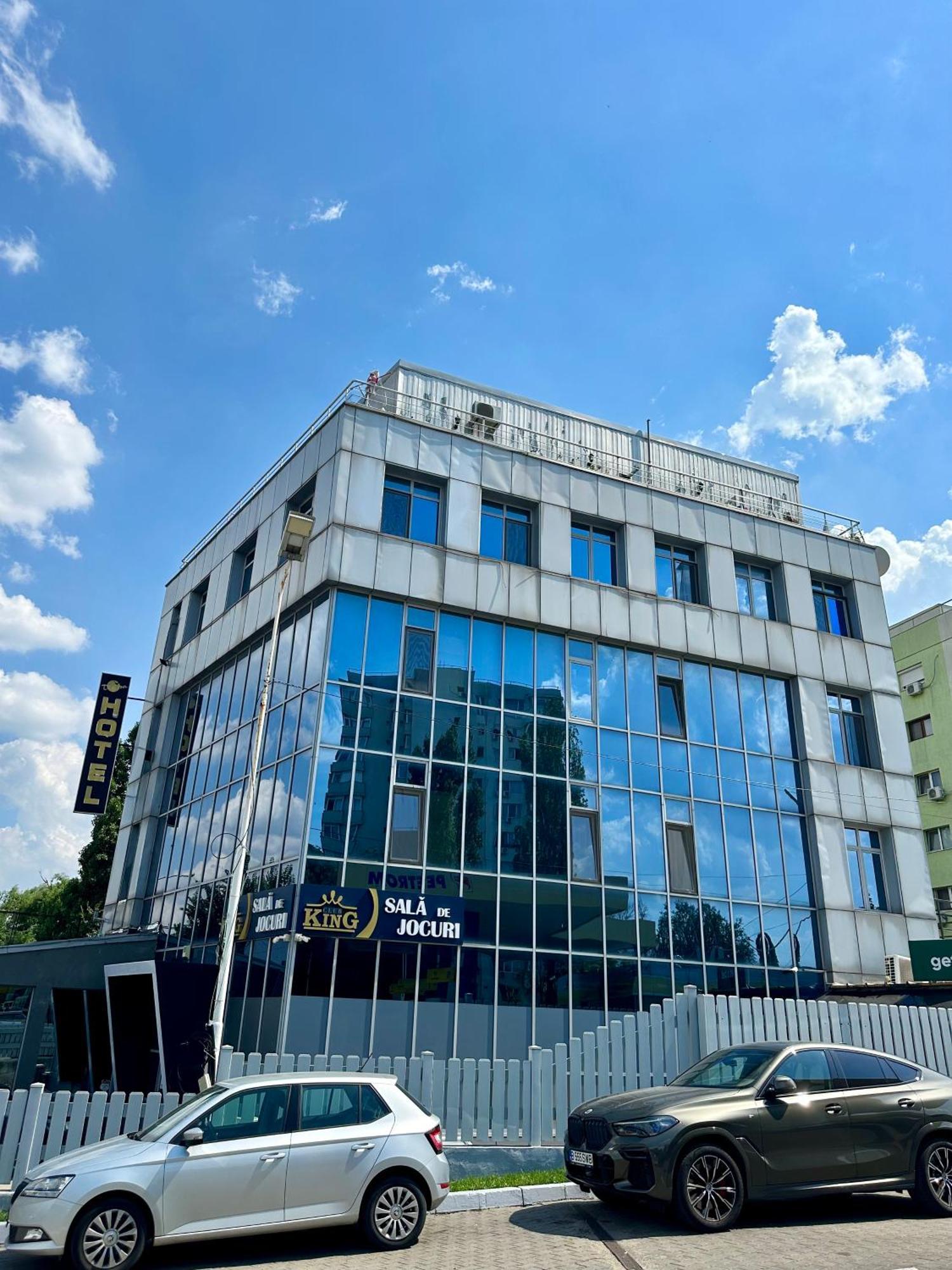 Lion'S Hotel Bucharest Exterior photo